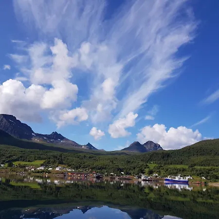 Foldvik Bryggeferie Hotell Gratangen