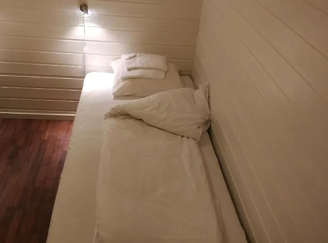 Hotel Foldvik Bryggeferie *