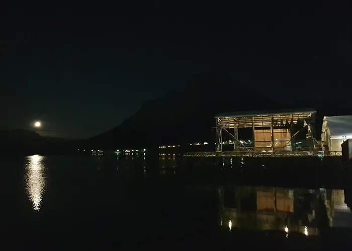 Foldvik Bryggeferie Hotel *