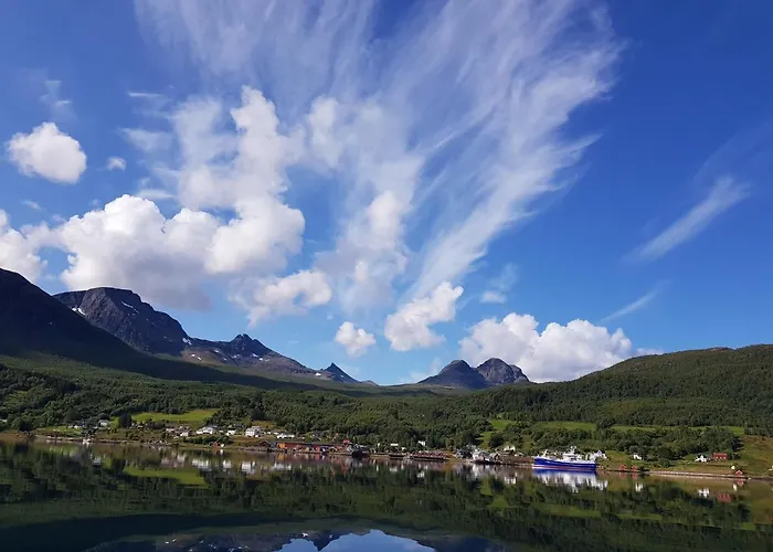 Foldvik Bryggeferie Hotel Gratangen